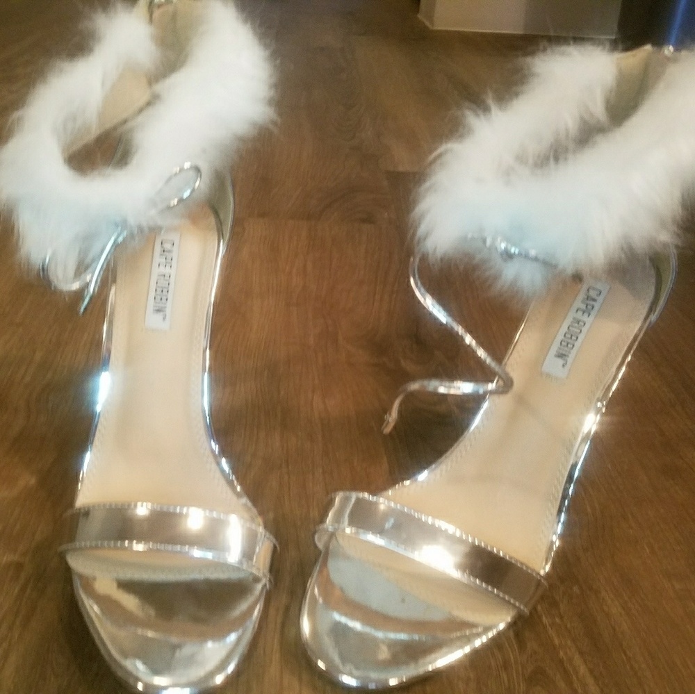 Trendy silver heels with white faux fur ankle trim